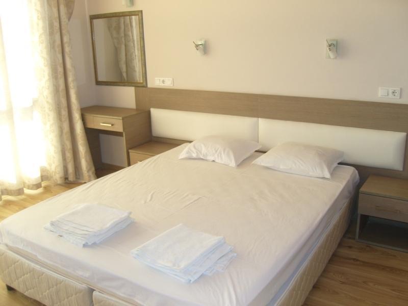 Pomorie Bay Aparthotel Oda fotoğraf